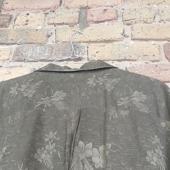 Tommy Bahama Perfect condition 100% silk - Picture 7 of 8